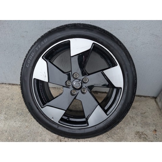 1x Volvo OEM Alloy Wheel 5-spoke 19" Rim Volvo EX30 tire 245/45 R19 Goodyear 80000286