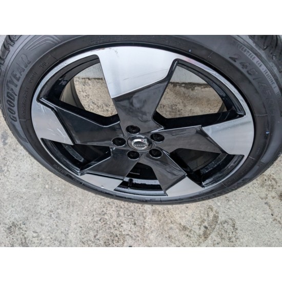 1x Volvo OEM Alloy Wheel 5-spoke 19" Rim Volvo EX30 tire 245/45 R19 Goodyear 80000286