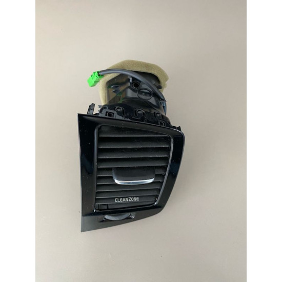 Grila aerisire dreapta fata VOLVO XC90 2015-2020 31366454/31363715 Grila aerisire dreapta fata VOLVO XC90 2015-2020 31366454/31363715