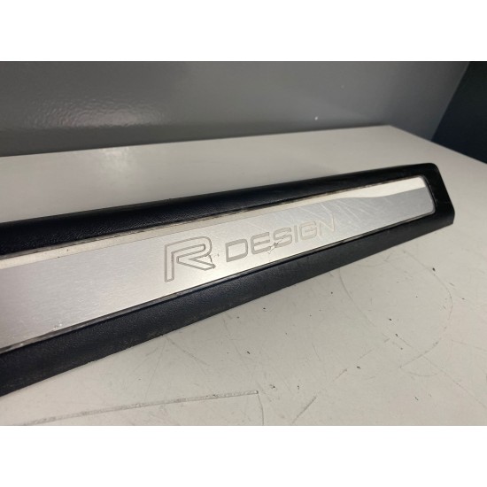 Ornament prag stanga fata iluminat VOLVO S90 R-DESIGN V90 31377616 39838885 39838886 Ornament prag stanga fata iluminat VOLVO S90 R-DESIGN V90 31377616 39838885 39838886