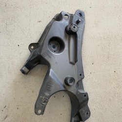 Fender bracket front right S90 V90 2016+ 31378985