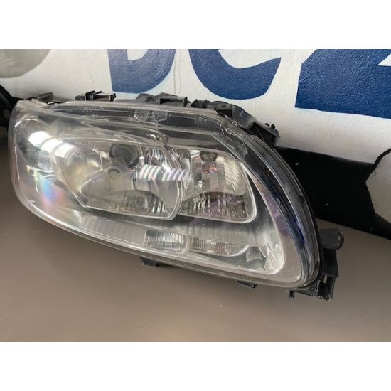 Right headlight xenon VOLVO S60 V70 2004-2010 30698848