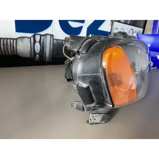 Right headlight xenon VOLVO S60 V70 2004-2010 30698848