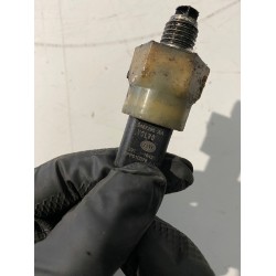 Oil pressure sensor VOLVO V40 XC60 V70 XC70 9487295 32242806