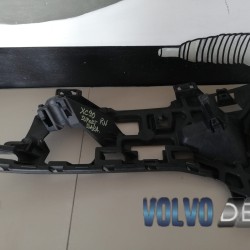 Right front bumper mounting bracket Volvo XC90 31353371