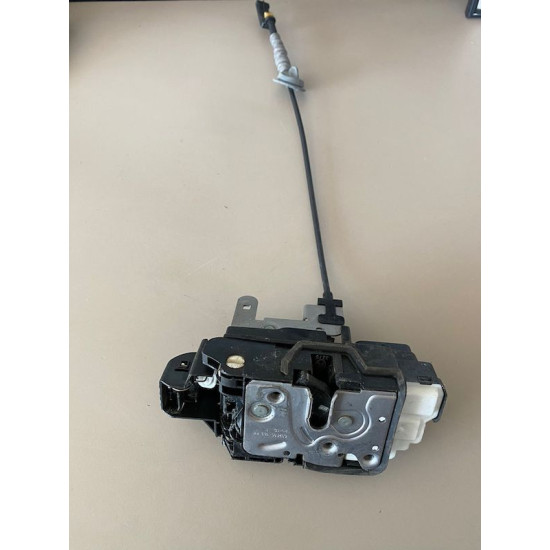 Broasca incuietoare usa dreapta spate VOLVO V40 2012+ 31440398