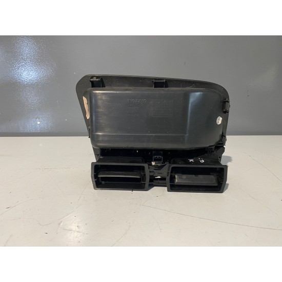Grila aerisire centrala VOLVO XC60 2009-2017 1284827 30755643 Grila aerisire centrala VOLVO XC60 2009-2017 1284827 30755643