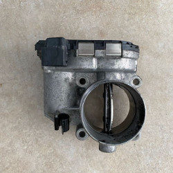 Throttle Body Volvo S60 S80 V70 XC70 XC90 8692720 31216665