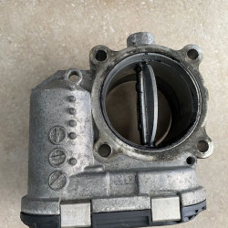 Throttle Body Volvo S60 S80 V70 XC70 XC90 8692720 31216665
