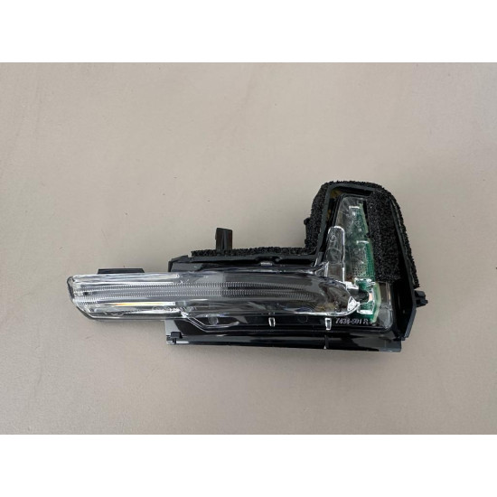 Right indicator light Volvo S90 V90 XC90 XC60 2017+ 31385686