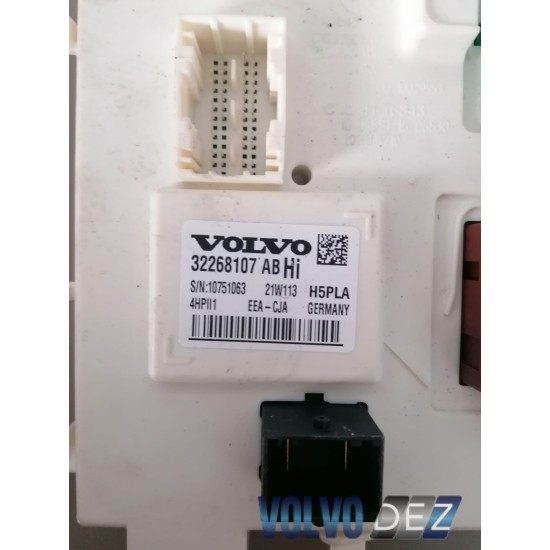 Fuse box VOLVO XC40 32268107