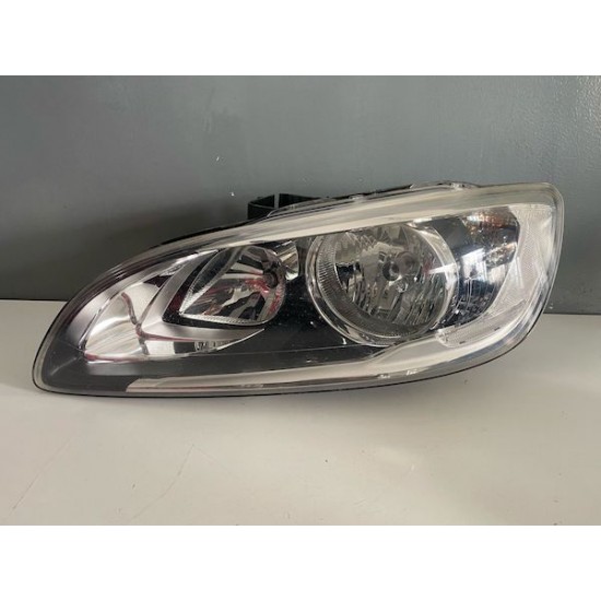 Far stanga fata halogen Volvo S60 V60 2014-2018 31358099 31420117 Far stanga fata halogen Volvo S60 V60 2014-2018 31358099 31420117