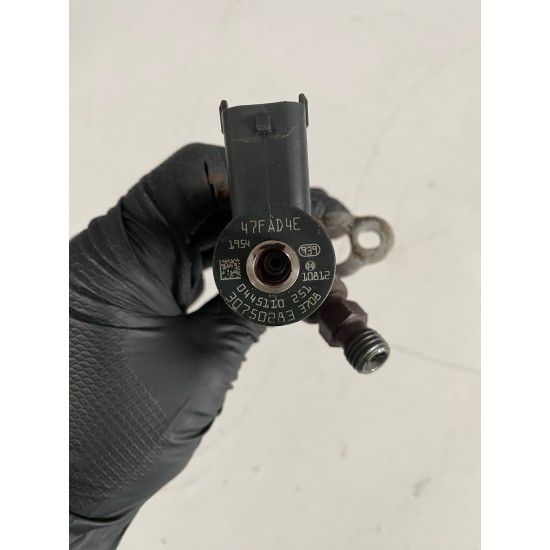 Injector Volvo XC90 XC70 V50 V70 2005-2010 30750283 8603595 Injector Volvo XC90 XC70 V50 V70 2005-2010 30750283 8603595