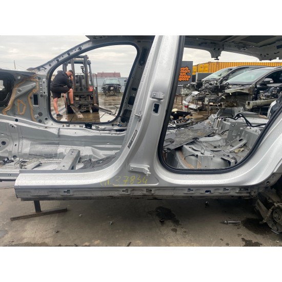 Prag stanga spate VOLVO V60 2019 31484843 32353835