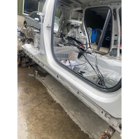 Prag dreapta spate VOLVO V60 2019 31484846 32353836 Prag dreapta spate VOLVO V60 2019 31484846 32353836