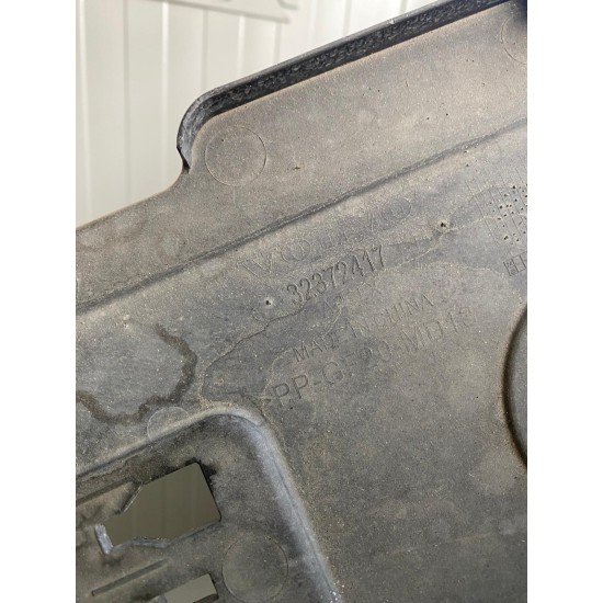 Scut dreapta sub masina VOLVO S60 V60 S90 V90 XC60 32372417