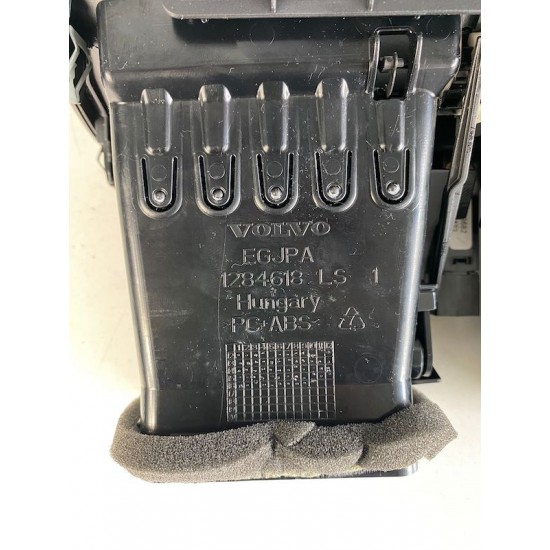 Dash center air vent VOLVO V40 V40CC 2012-2019 31442142 31442143 1284618 Dash center air vent VOLVO V40 V40CC 2012-2019 31442142 31442143 1284618