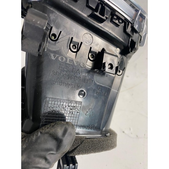 Grila aerisire bord dreapta fata Volvo V60 S60 V40 30791696 31393996 Grila aerisire bord dreapta fata Volvo V60 S60 V40 30791696 31393996