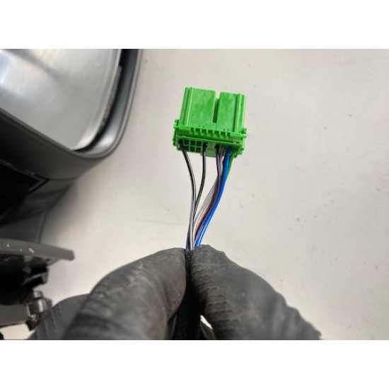 Oglinda dreapta electrica cu rabatare si bec 8 fire VOLVO V40CC 31442240 31442584