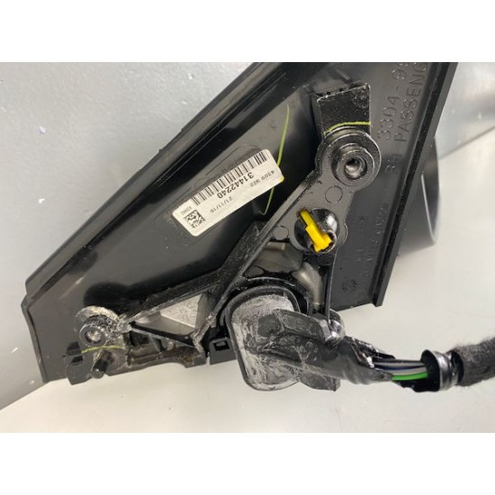 Oglinda dreapta electrica cu rabatare si bec 8 fire VOLVO V40CC 31442240 31442584