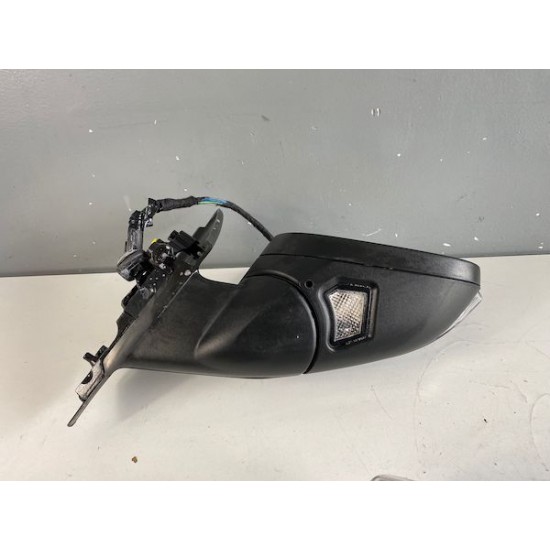Oglinda dreapta electrica cu rabatare si bec 8 fire VOLVO V40CC 31442240 31442584