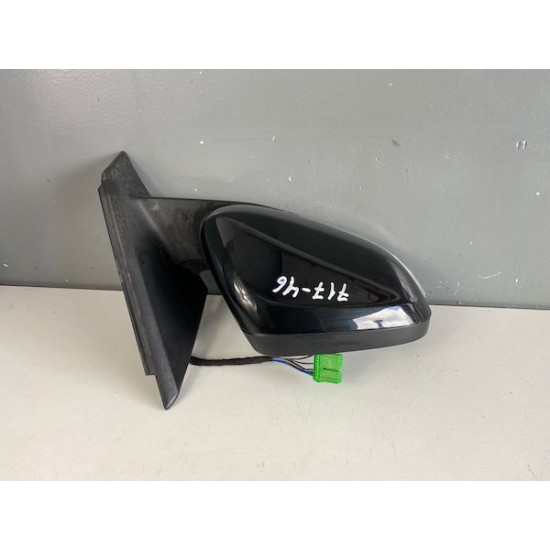 Oglinda dreapta electrica cu rabatare si bec 8 fire VOLVO V40CC 31442240 31442584 Oglinda dreapta electrica cu rabatare si bec 8 fire VOLVO V40CC 31442240 31442584