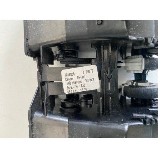 Grile centrale ventilatie bord VOLVO XC60 2008-2017 1006806 Grile centrale ventilatie bord VOLVO XC60 2008-2017 1006806
