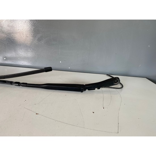 Left Wiper Arm with heating Volvo S60 V60 V60CC 31693537