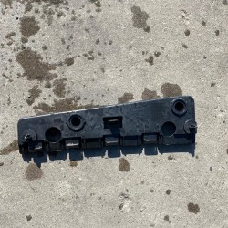 LEFT ROCKER PANEL MOLDING BRACKET Volvo S60 V60 V60CC 2019-2023 31448916