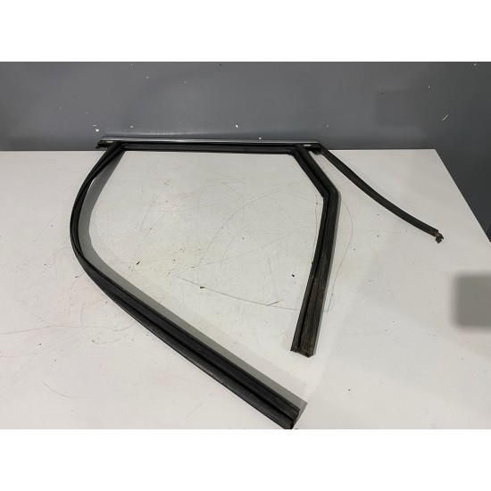 Cheder geam cu crom stanga spate VOLVO XC60 2018 31856284 32229812 32229836