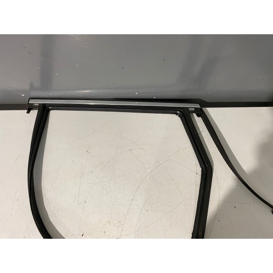 Cheder geam cu crom stanga spate VOLVO XC60 2018 31856284 32229812 32229836