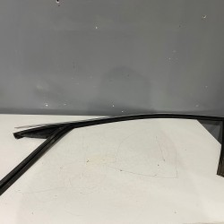 Cheder geam cu crom stanga fata VOLVO XC60 2018 32229810 32229834