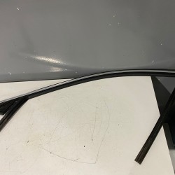 Cheder geam cu crom stanga fata VOLVO XC60 2018 32229810 32229834