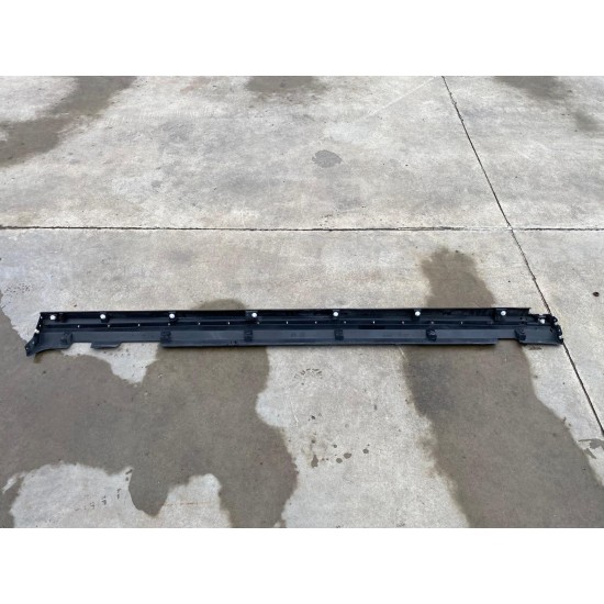 Left dirt deflector moulding side skirt Volvo XC40 31448223 31448832