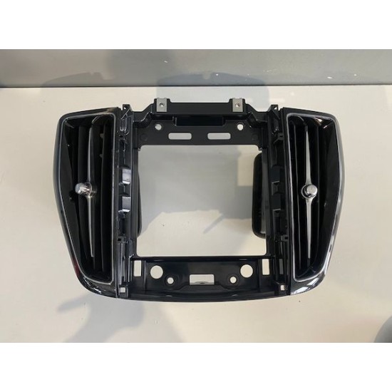 Grila centrala bord VOLVO XC60 MILD HYBRID 2020+ 31417738 31477274 31477275 31417742 31417744