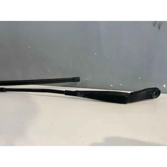 Windshield Wiper Arm Left Volvo XC60 2015-2017 30753525 