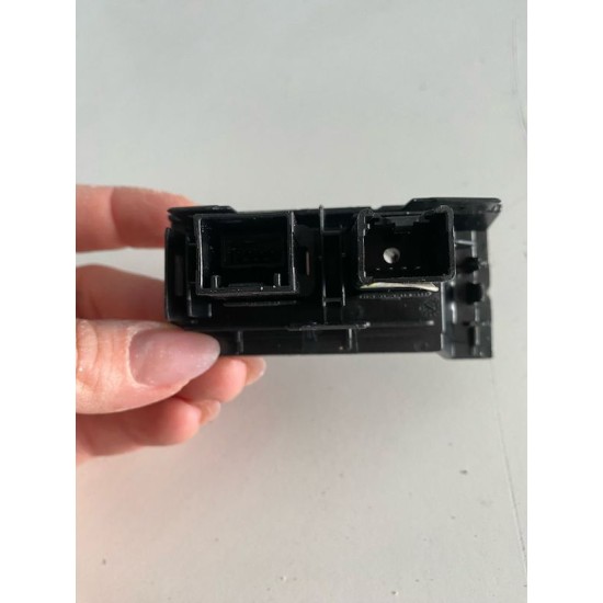 USB socket unit outlet VOLVO XC60 2015-2017 8M5T19A164VA 30775252