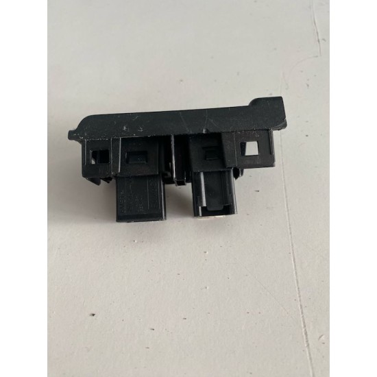 USB socket unit outlet VOLVO XC60 2015-2017 8M5T19A164VA 30775252