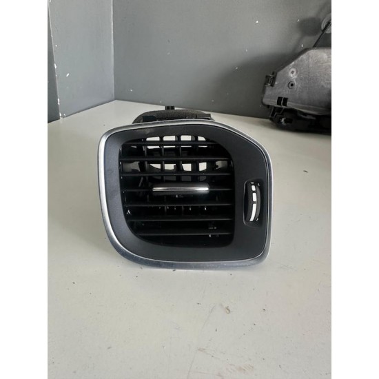 Grila aerisire bord stanga fata Volvo V40 S60 V60 30791697 31393996 Grila aerisire bord stanga fata Volvo V40 S60 V60 30791697 31393996
