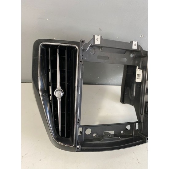 Grila centrala bord VOLVO XC60 2018+ 31417738 31477274 31477275 31417742 31417744