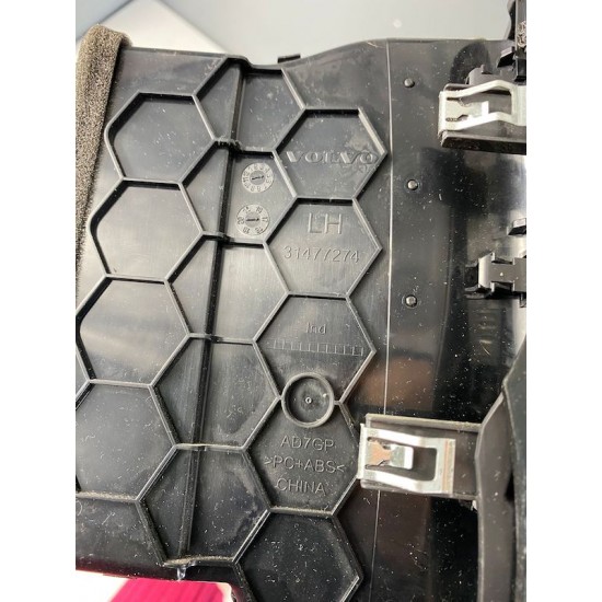 Grila centrala bord VOLVO XC60 2018+ 31417738 31477274 31477275 31417742 31417744 Grila centrala bord VOLVO XC60 2018+ 31417738 31477274 31477275 31417742 31417744