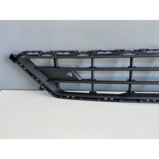 Grila bara fata centrala partea de jos VOLVO XC60 Facelift 2021+ 32234933