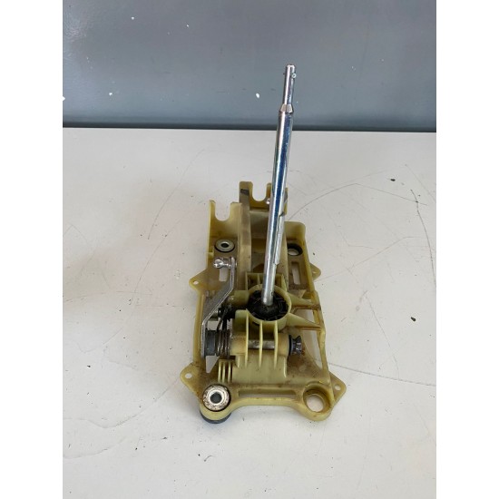 Gear lever carrier VOLVO C30 2009 30759803 31325014