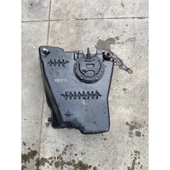  ADBLUE tank VOLVO XC40 2019 32242177