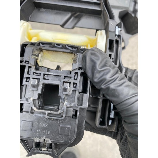 Suport broasca incuietoare usa dreapta spate Volvo XC40 2018+ 30747097 30747108 