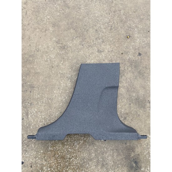 Ornament interior dreapta jos B-pillar 31457497