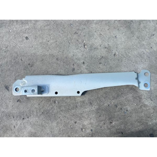 FRONT LEFT FENDER WING HOLDER BRACKET Volvo S60 V60 V60CC 31468233