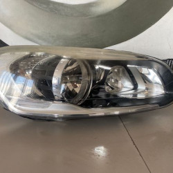 Far dreapta fata halogen 8 pini VOLVO XC60 2014+ 31358110