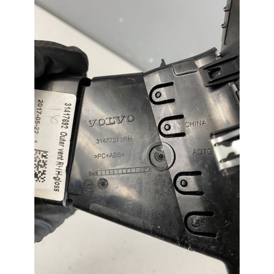  Grila aerisire dreapta fata Volvo S60 V60 V60CC XC60 31477273 31417692