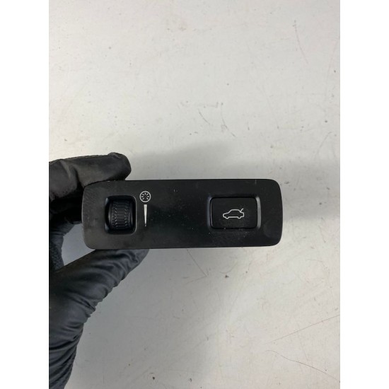 Boot/light switch button Volvo XC90 V90 S90 V90CC XC60 31443873 31376510 Boot/light switch button Volvo XC90 V90 S90 V90CC XC60 31443873 31376510